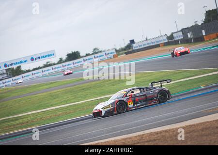 Buriram, Tailandia - 29 Giugno 2019 : Thailandia SuperGT match racing, GT300 e GT500 corrispondono a inizio giornata, Audi Sport Team racing car guida sullo stadio i Foto Stock