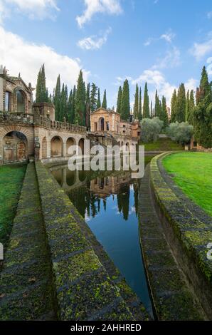 Scarzuola di Montegiove (Umbria, Italia) - Un antico santuario Cattolico nel paese della regione Umbria, all'interno di cui è l'esoterismo città ideale Foto Stock