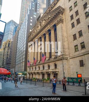 New York Stock Exchange, Manhattan, Stati Uniti d'America - mercato azionario NASDAQ e Dow Jones, paura della recessione da scoppio del virus corona Foto Stock