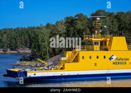 Il traghetto pubblico da Houtskär a Galtby Korpo in Finlandia sudoccidentale arcipelago. L'arcipelago ring road o Saariston rengastie è piena di cose da vedere Foto Stock