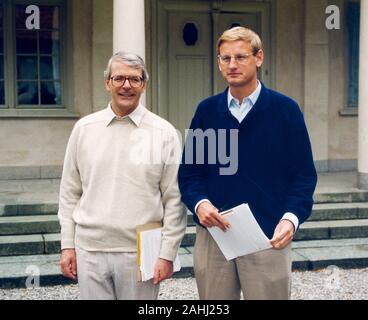 CARL BILDT il Primo ministro svedese con il Primo ministro britannico John Major a Harpsund la residenza estiva Foto Stock