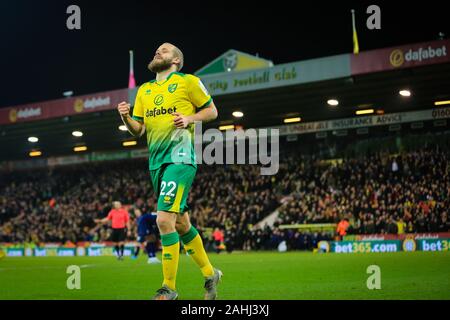 Il 28 dicembre 2019, Carrow Road, Norwich; Premier League, Norwich City v Tottenham Hotspur : Teemu Pukki (22) di Norwich City celebra scoring per renderlo 2-1. Credito: Georgie Kerr/news immagini Foto Stock