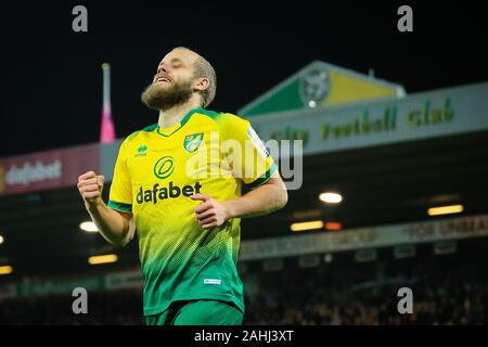 Il 28 dicembre 2019, Carrow Road, Norwich; Premier League, Norwich City v Tottenham Hotspur : Teemu Pukki (22) di Norwich City celebra scoring per renderlo 2-1. Credito: Georgie Kerr/news immagini Foto Stock