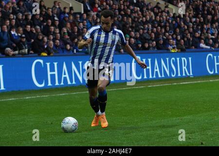 Il 29 dicembre 2019, Hillsborough, Sheffield, Inghilterra; Sky scommessa campionato, Sheffield Mercoledì v Cardiff City : Giacobbe Murphy (14) di Sheffield mercoledì sulla sfera Credito: Kurt Fairhurst/news immagini Foto Stock