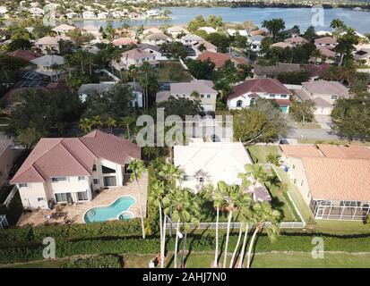 Borghesia suburbana quartiere residenziale in Florida vista aerea Foto Stock