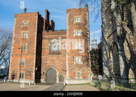 Lambeth Palace, il funzionario Londra residenza dell Arcivescovo di Canterbury, Lambeth, London, England, Regno Unito Foto Stock