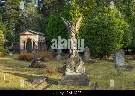 Mausoleo di Sir William Drake e Angelo memorial nel cimitero del Sud, Brookwood Cimitero Cimitero, impallidisce, Brookwood, vicino a Woking, Surrey, sud-est Eng Foto Stock