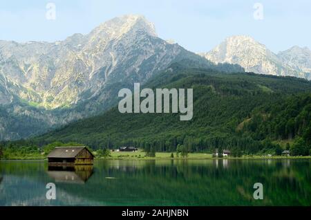 Austria superiore, Almsee lago in Gruenau im Almtal Foto Stock