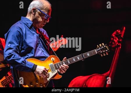Verona, Italia. 22 Luglio, 2019. Mark Knopfler durante una serata con Mark Knopfler all'Arena di Verona in Verona, Italia, Luglio 22 2019 Credit: Indipendente Agenzia fotografica/Alamy Live News Foto Stock