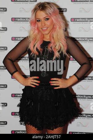 Liverpool,Uk amelia Lilly backstage al radio city live credit Ian Fairbrother/Alamy Stock Foto Foto Stock