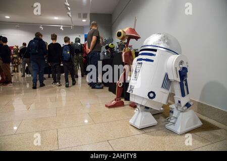 Star Wars R2D2 modello durante un fan di Star Wars Forcecon meeting 2019. Wejherowo, Polonia. 21 dicembre 2019 © Wojciech Strozyk / Alamy Stock Photo Foto Stock