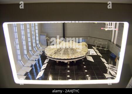 Star Wars Millennium Falcon miniatura durante un fan di Star Wars Forcecon meeting 2019. Wejherowo, Polonia. 21 dicembre 2019 © Wojciech Strozyk / Alamy Foto Stock