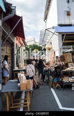 Parigi, Francia - Luglio 06, 2019: Marché aux Puces de Saint-Ouen, St-Ouen Mercato delle Pulci,XVIII arrondissement di Parigi. Foto Stock