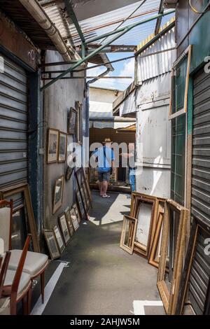 Parigi, Francia - Luglio 06, 2019: Marché aux Puces de Saint-Ouen, St-Ouen Mercato delle Pulci,XVIII arrondissement di Parigi. Foto Stock