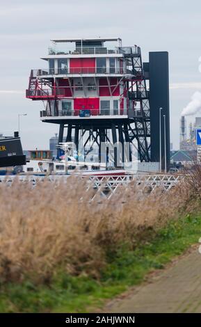 REM Eiland, un ristorante si trova sulla sommità di un ex piattaforma offshore a Houthavens, una nuova costruzione zona di Amsterdam. Foto Stock