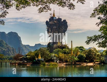 Incredibile Kyauk Ka Lat Pagoda nei pressi di Hpa-an, Myanmar Foto Stock