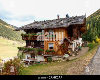 Val d'Ultimo, Italia - 29 Ottobre 2017: tipico Alto Adige house Foto Stock