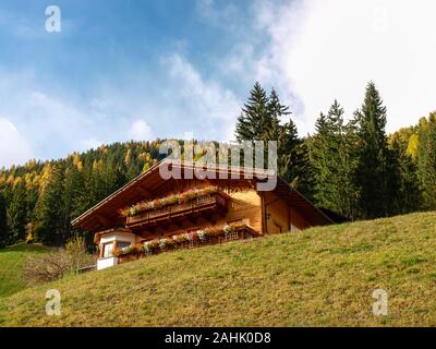 Val d'Ultimo, Italia - 29 Ottobre 2017: tipico Alto Adige house Foto Stock