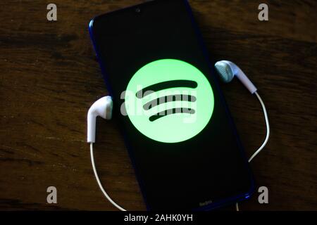 Il Brasile. 30 Dic, 2019. In questa foto illustrazione il Spotify logo è visto visualizzata su uno smartphone. Credito: Rafael Henrique SOPA/images/ZUMA filo/Alamy Live News Foto Stock