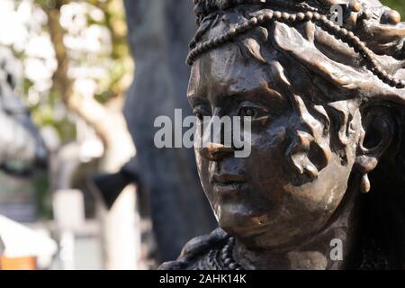 Femmina statura notte Rembrandt Square Foto Stock