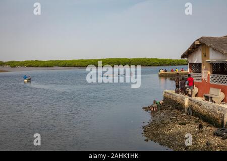 JOAL-FADIOUTH, SENEGAL - NOVEMBRE15, 2019: vista sulla storica isola Fadiauth. Il Senegal. Africa occidentale. Foto Stock