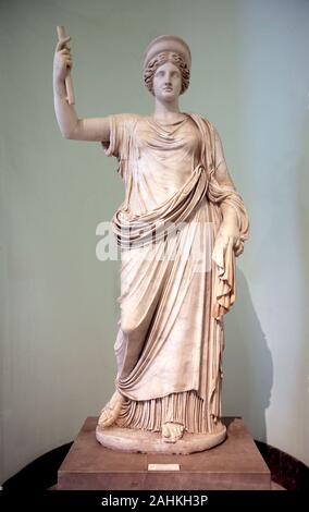 Hera, Dea delle donne. Tipo Ephesus-Vienna. 1° cent. Annuncio. marmo. Copia di un originale greco da 4 cent. BC. Il Museo Archeologico di Napoli. Foto Stock