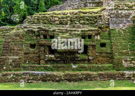 Lamanai riserva archeologica rovine maya Jaguar Tempio giungla del Belize Foto Stock