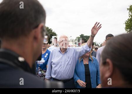 Des Moines, Iowa, USA. 11 Ago, 2019. 2020 presidenziale democratico speranzoso il senatore Bernie Sanders, indipendente del Vermont, campagne a Iowa State Fair su agosto 11, 2019 a Des Moines, Iowa. Credito: Alex Edelman/ZUMA filo/Alamy Live News Foto Stock