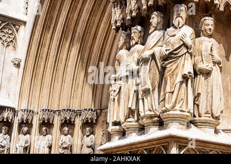 Tarragona Spagna Ispanica Catalogna Pla de la Seu,Basilica Cattedrale Metropolitana,Basilica Catedral,Chiesa Cattolica,esterno,plaza,Piazza pubblica,Gotica Foto Stock