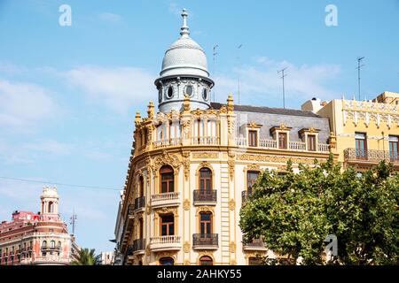 Valencia Spagna Ispanico, Ciutat Vella, città vecchia, quartiere storico, Plaza Placa de l'Ajuntament, centro città, Piazza del Municipio, Casa Ernesto Ferrer edificio Foto Stock