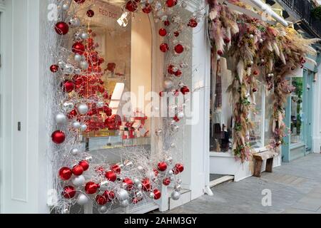 Jo ama shop chritsmas window display. Elizabeth Street, Belgravia, Londra, Inghilterra Foto Stock