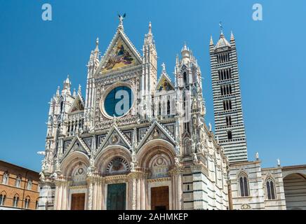 Siena, Italia - Giugno 7, 2019 : Cattedrale di Siena (Duomo di Siena) è una chiesa medievale dedicata dai suoi primi giorni come una cattolica romana chiesa mariana Foto Stock