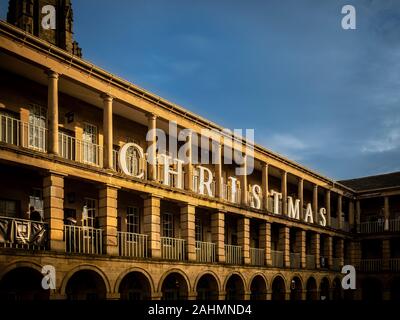 La Piece Hall, Halifax, a Natale. Foto Stock