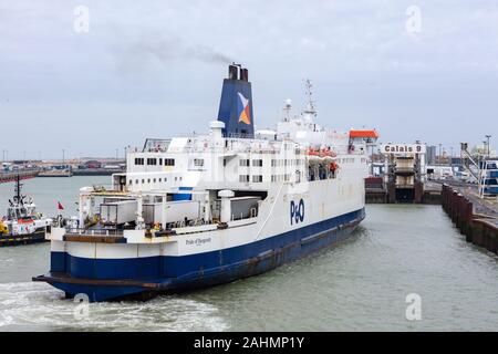 Porto di Calais, Francia; 3 marzo 2019; P&O traghetto, orgoglio della Borgogna circa al Dock Foto Stock