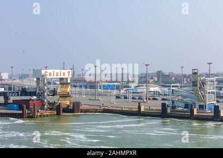 Calais, Francia; 20 maggio 2018; vuoto attracco del traghetto nel porto Foto Stock