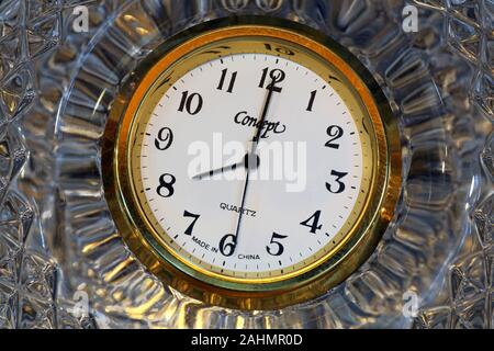 Crystal Golden Clock nel colore II Foto Stock