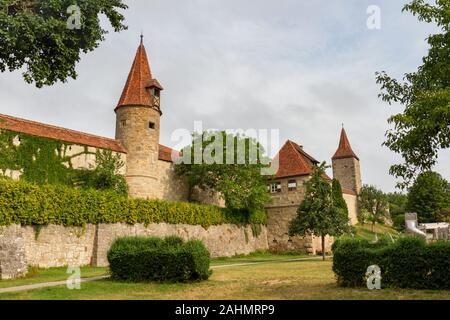 Parte Delle Mura della città (tra cui Weiberturm) a Rothenburg ob der Tauber, Baviera, Germania. Foto Stock