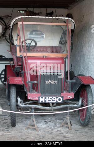 1907 Rover sul display a Erddig National Trust, Wrexham, Galles Foto Stock