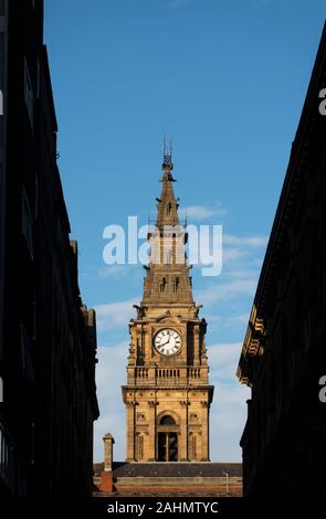 Torre dell'orologio degli edifici municipali in Dale Street a Liverpool, ora un elegante hotel Foto Stock