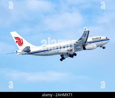 Monaco di Baviera, Germania - 18 Febbraio 2018: Air China Airbus A330 aereo all'aeroporto di Monaco (MUC) in Germania. Airbus è un costruttore di aeromobili da Toulou Foto Stock