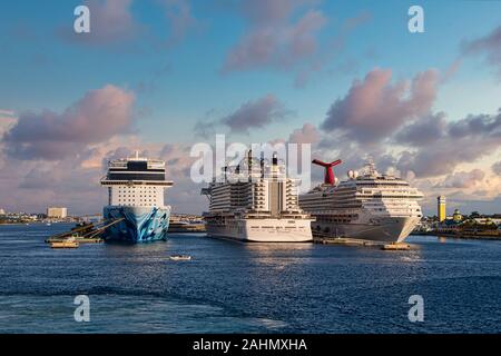 Tre navi in Nassau Foto Stock