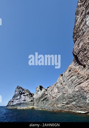 Verticale colonnari basaltici formazioni della penisola di Scandola rocce , la riserva naturale di Scandola, Corse-du-Sud, Francia Foto Stock