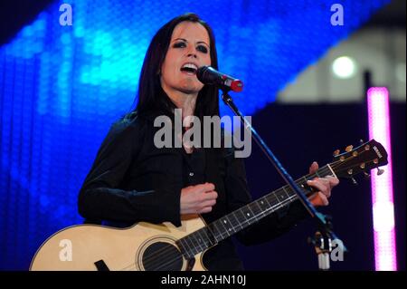 Milano Italia 06/14/2007, Piazza del Duomo : Dolores O'Riordan in concerto durante l'evento musicale "Festivalbar 2007'. Foto Stock