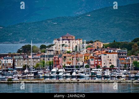 Saint-Florent dominata dalla cittadella, visto dal porto, Haute-Corse, Corsica, Francia Foto Stock