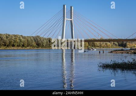 Siekierkowski ponte sul fiume Vistola a Varsavia, città capitale della Polonia Foto Stock