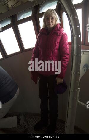 All'interno della corona della statua della Libertà è illuminante il mondo,  Liberty Island il porto di New York, New York, Stati Uniti d'America Foto  stock - Alamy