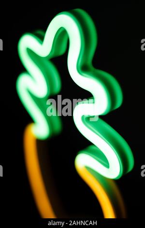 Led di ananas a neon di luce nella stanza buia Foto Stock
