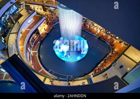 SINGAPORE - circa aprile, 2019: vista del Digital Light Canvas in Singapore. Il Digital Light display Canvas è un interattivi digitali di arte di installazione Foto Stock