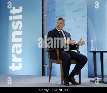 Kiev, Ucraina. 31 Dic, 2019. ANDRIY KOBOLYEV, CEO di Naftogaz di Ucraina, parla nel corso di una conferenza stampa a Kiev, Ucraina, il 31 dicembre 2019. Naftogaz, GTSOU e Gazprom ha firmato una serie di accordi per garantire il gas russo il transito per i prossimi cinque anni. Credito: Serg Glovny/ZUMA filo/Alamy Live News Foto Stock