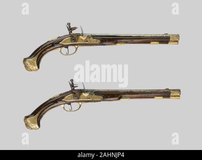 Coppia di custodia Flintlock Pistols. 1690-1720. A LIEGI. Noce, acciaio, ottone, e doratura Foto Stock